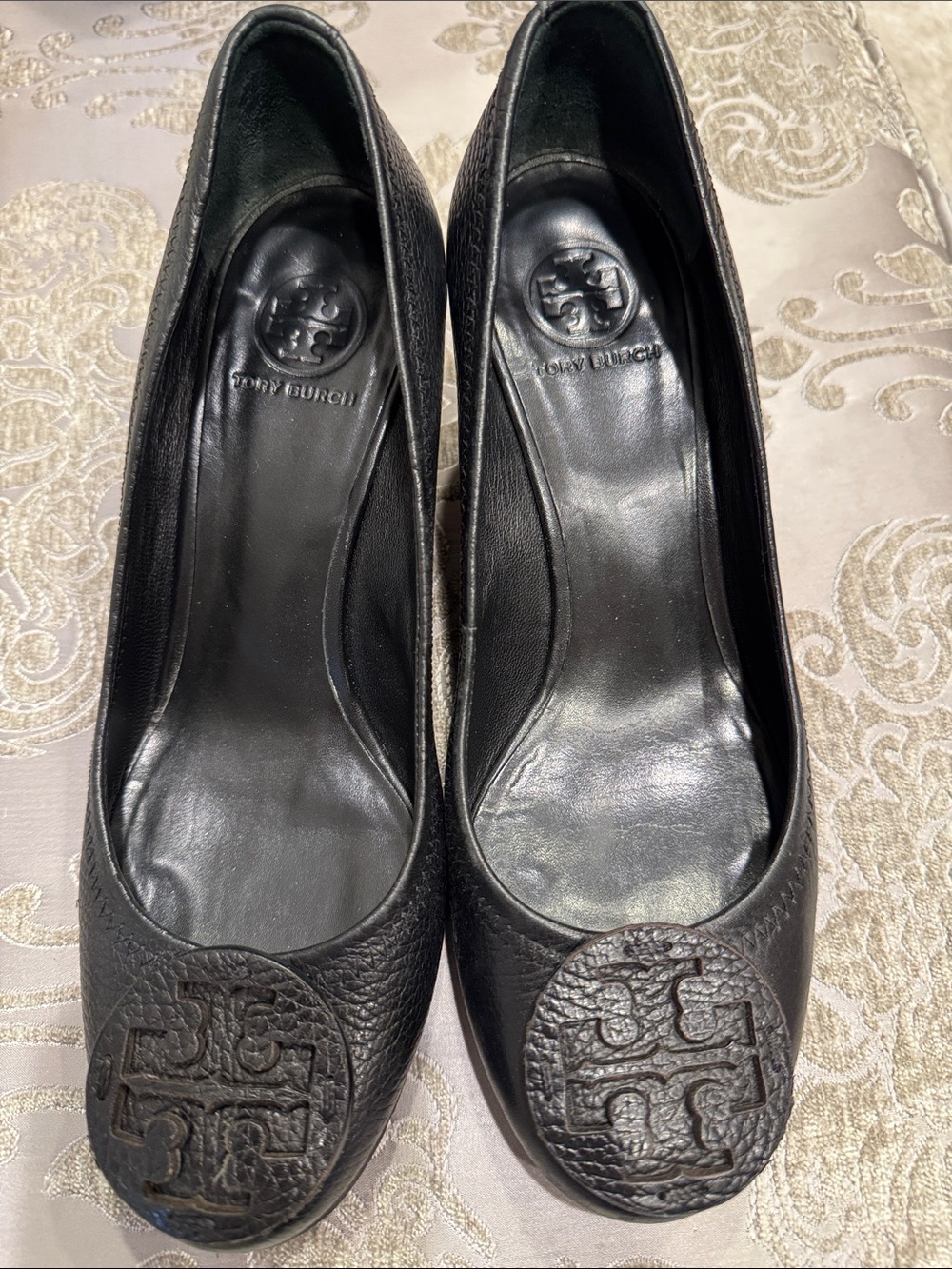 T Black Leather Logo Ballet Flats